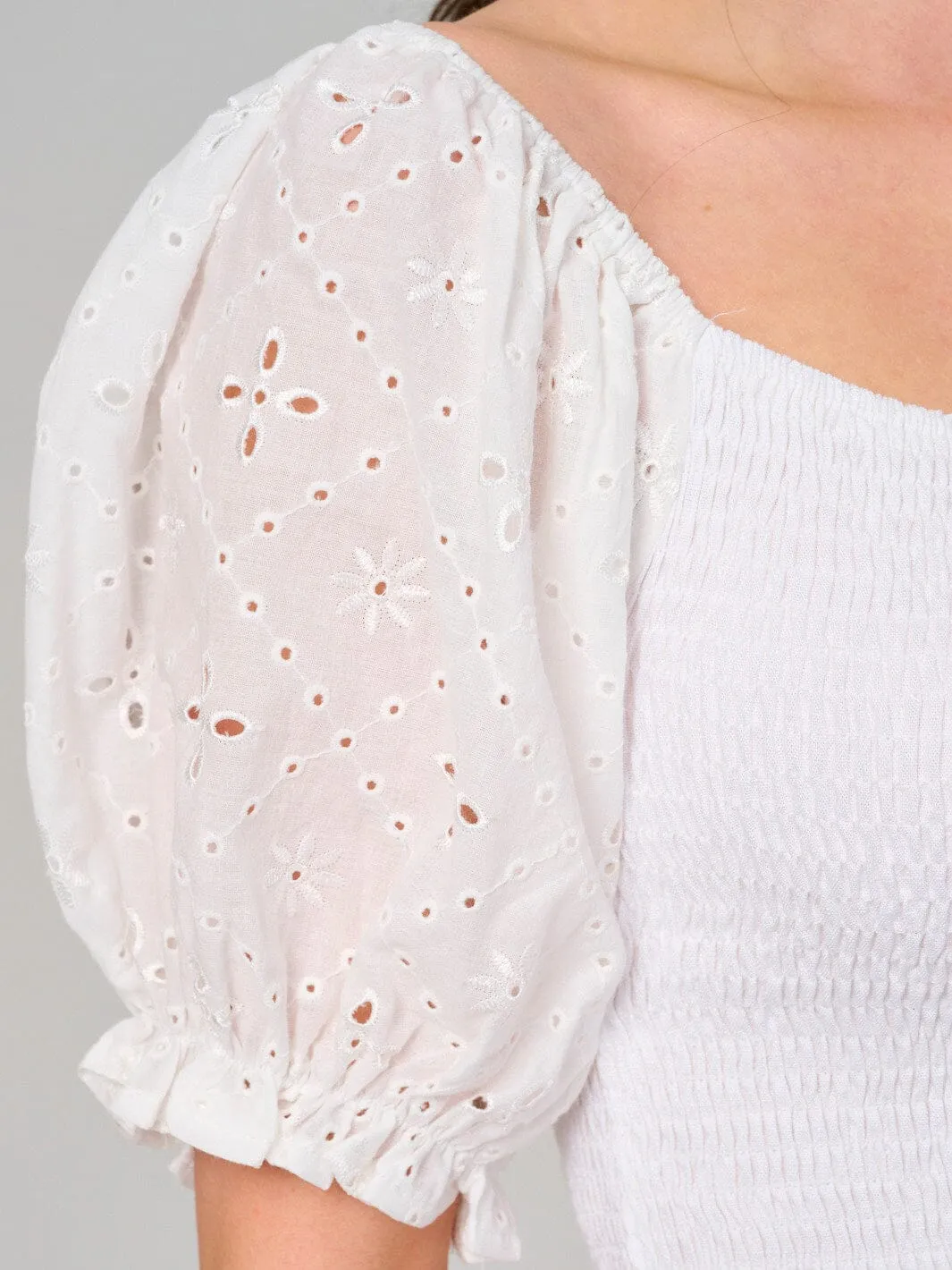 WOMEN'S SHORT EYELET SLEEVE SMOCK TOP
