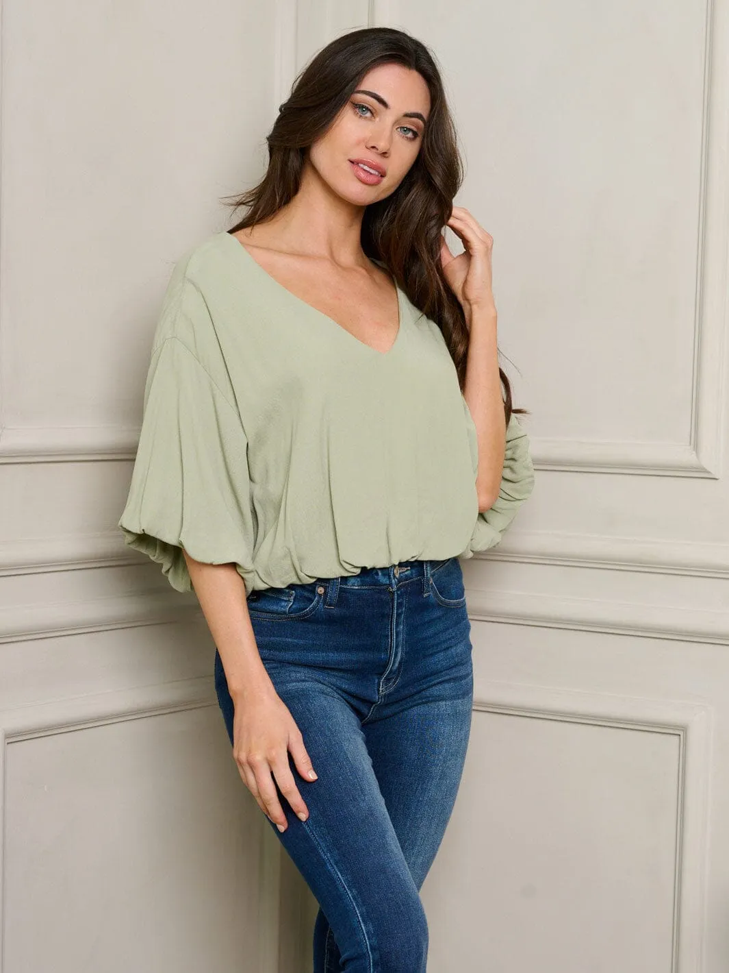 WOMEN'S SHORT PUFF SLEEVE V-NECK TOP